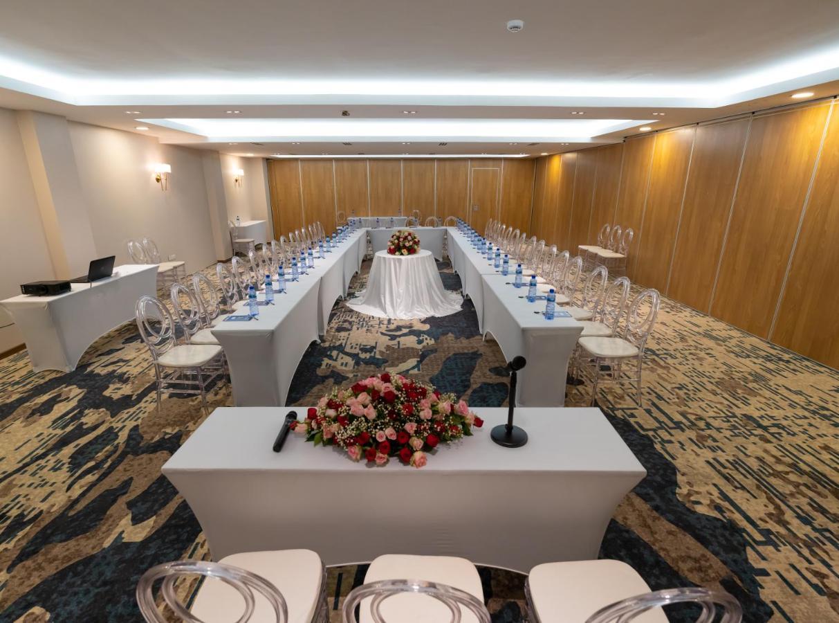 Stay Easy Plus Hotel Addis Abeba Esterno foto