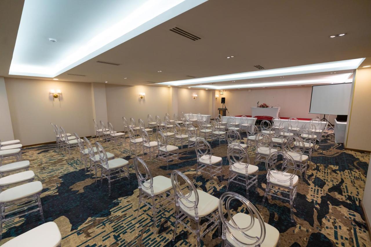 Stay Easy Plus Hotel Addis Abeba Esterno foto